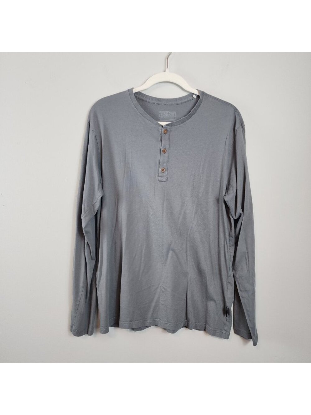 Patagonia gray henley shirt top long sleeve layers organic cotton sz M